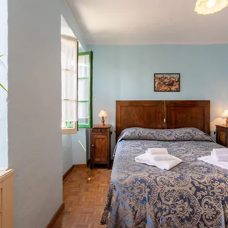 Daire Sciura Elena's Terrace With Lake, Mounts & Valley By Halldis *