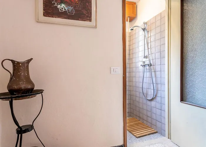 Апартаменты Sciura Elena's Terrace With Lake, Mounts & Valley By Halldis