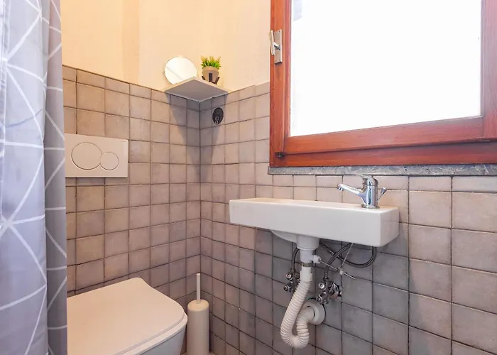 Sciura Elena's Terrace With Lake, Mounts & Valley By Halldis Апартаменты Garzeno