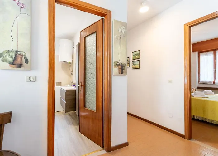 Sciura Elena's Terrace With Lake, Mounts & Valley By Halldis Апартаменты Garzeno