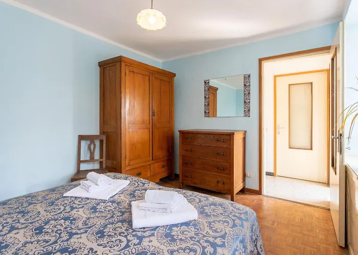 Апартаменты Sciura Elena's Terrace With Lake, Mounts & Valley By Halldis