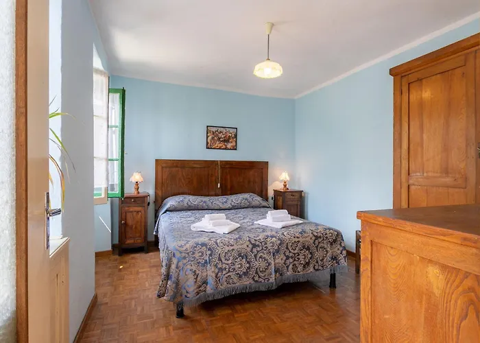 Апартаменты Sciura Elena's Terrace With Lake, Mounts & Valley By Halldis *