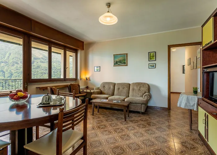 Sciura Elena's Terrace With Lake, Mounts & Valley By Halldis Апартаменты