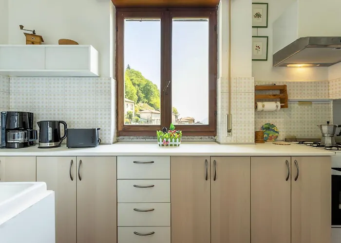 Sciura Elena's Terrace With Lake, Mounts & Valley By Halldis Апартаменты Garzeno