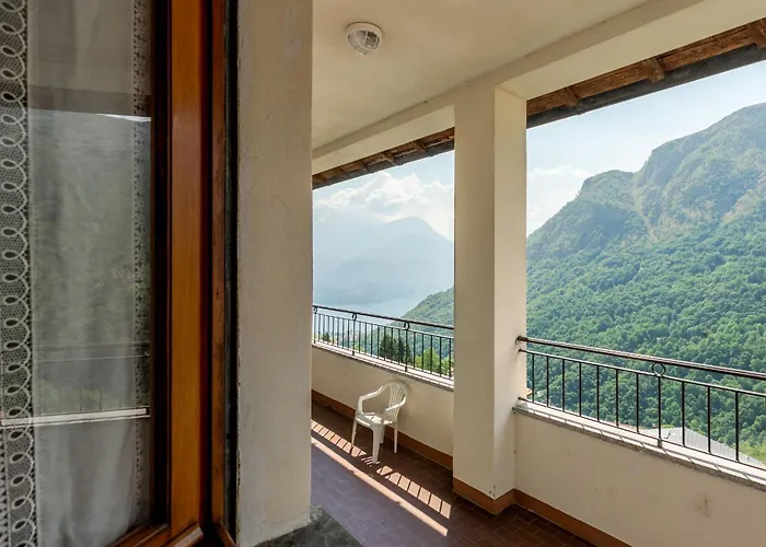 Sciura Elena's Terrace With Lake, Mounts & Valley By Halldis Апартаменты