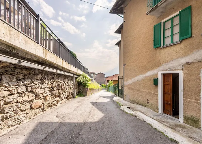 Sciura Elena's Terrace With Lake, Mounts & Valley By Halldis Апартаменты *