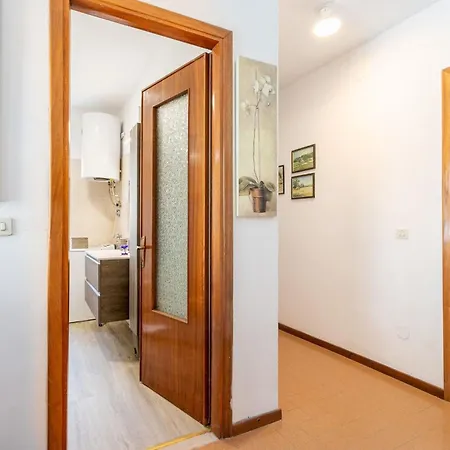 Sciura Elena's Terrace With Lake, Mounts & Valley By Halldis Apartment Garzeno