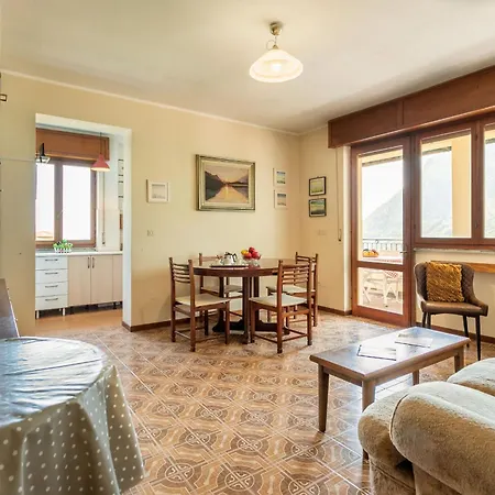 Apartamento Sciura Elena's Terrace With Lake, Mounts & Valley By Halldis